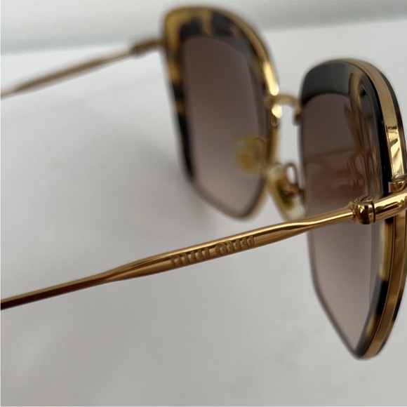 MIU MIU Tortoise Sunglasses with Case - Picture 3 of 4